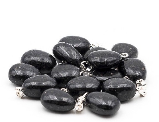 Pendentif pierre roulée nuummite