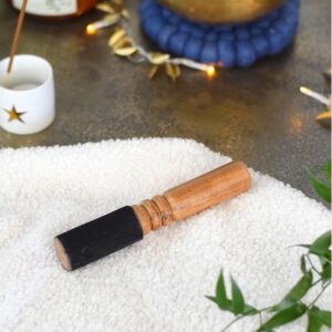 Bâton pour Bol Chantant en Bois et Cuir Noir 15 cm